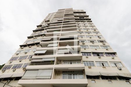 Apartamento à venda com 161m², 3 quartos e 1 vaga Apartamento à venda com 161m², 3 quartos e 1 vagaFachada