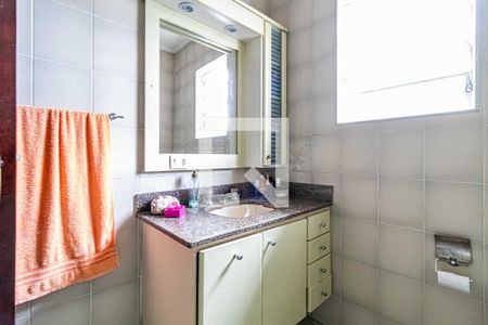 Casa à venda com 258m², 3 quartos e 2 vagas Casa à venda com 258m², 3 quartos e 2 vagasBanheiro social