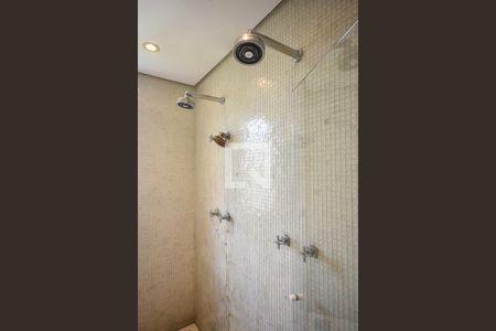 Apartamento à venda com 211m², 3 quartos e 3 vagasChuveiro do Banheiro da Suíte 3