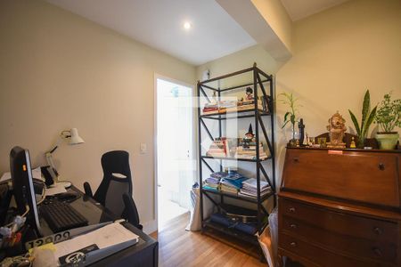 Apartamento à venda com 211m², 3 quartos e 3 vagasEscritório