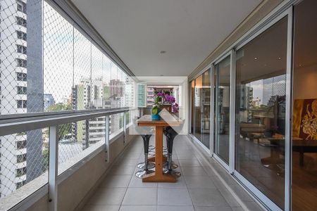 Apartamento à venda com 211m², 3 quartos e 3 vagasVaranda