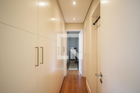 Apartamento à venda com 211m², 3 quartos e 3 vagasCorredor