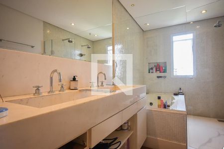 Apartamento à venda com 211m², 3 quartos e 3 vagasBanheiro Suíte 3