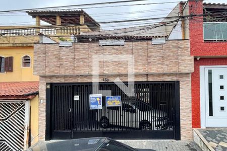 Casa à venda com 127m², 3 quartos e 2 vagas Casa à venda com 127m², 3 quartos e 2 vagasFachada