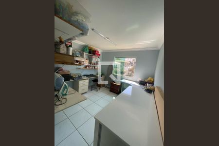 Casa à venda com 4 quartos, 180m² em Heliópolis, Belo Horizonte