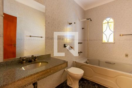 Banheiro da Suíte de casa para alugar com 3 quartos, 300m² em Vila Paulo Silas, São Paulo