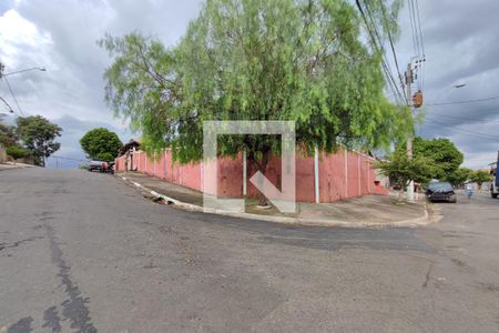 Casa à venda com 326m², 3 quartos e 2 vagasFachada