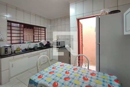 Casa à venda com 326m², 3 quartos e 2 vagasCozinha