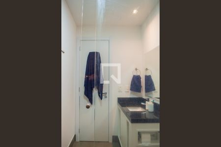 Banheiro de apartamento à venda com 1 quarto, 48m² em Teresópolis, Porto Alegre