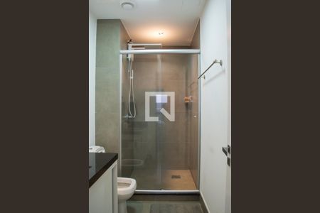 Banheiro  de apartamento à venda com 1 quarto, 48m² em Teresópolis, Porto Alegre