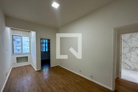 Sala de apartamento para alugar com 2 quartos, 70m² em Copacabana, Rio de Janeiro