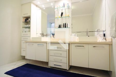 Casa à venda com 340m², 3 quartos e 3 vagasBanheiro da Suíte 1