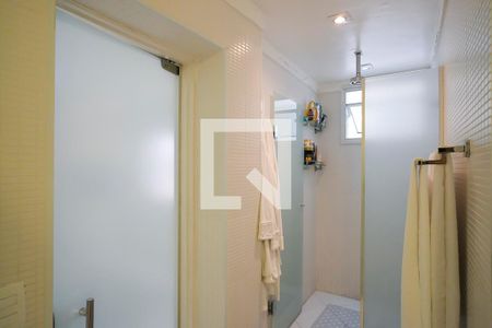 Casa à venda com 340m², 3 quartos e 3 vagasBanheiro da Suíte 1