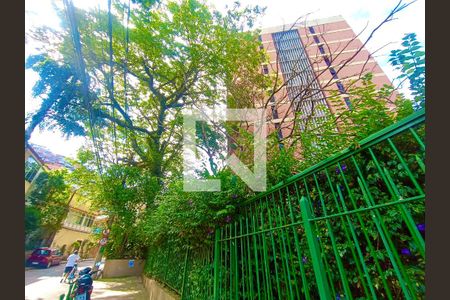 Apartamento à venda com 180m², 4 quartos e 1 vagaFachada com cartaz QA