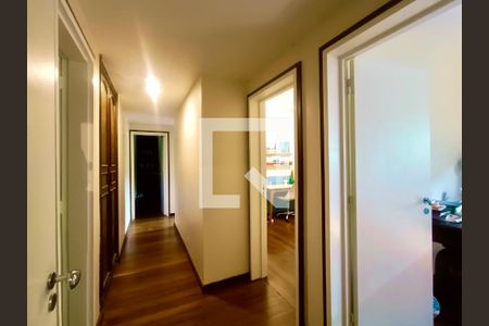 Apartamento à venda com 180m², 4 quartos e 1 vagaCorredor