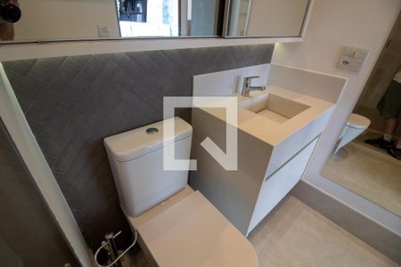 Banheiro de kitnet/studio à venda com 1 quarto, 33m² em Santo Amaro, São Paulo