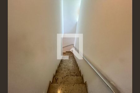 Casa à venda com 190m², 4 quartos e 3 vagasEscada