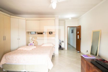 Casa à venda com 270m², 4 quartos e 2 vagasSuíte 2