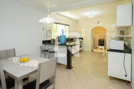 Casa à venda com 270m², 4 quartos e 2 vagasCozinha 