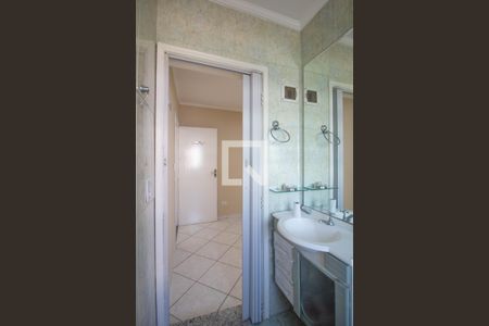 Casa à venda com 210m², 3 quartos e 3 vagasBanheiro da Suíte