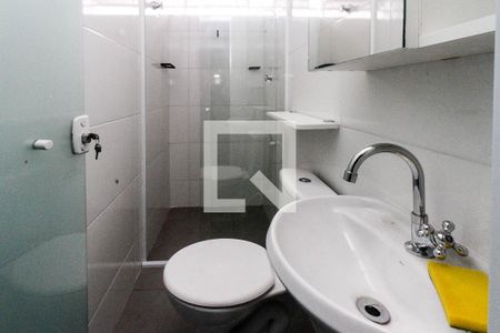 Banheiro de kitnet/studio para alugar com 1 quarto, 26m² em Jardim Avelino, São Paulo