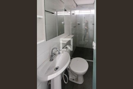 Banheiro de apartamento para alugar com 1 quarto, 46m² em Jardim Avelino, São Paulo