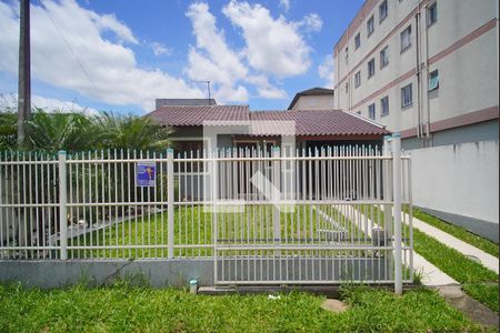 Casa à venda com 180m², 3 quartos e 3 vagas Casa à venda com 180m², 3 quartos e 3 vagasFachada