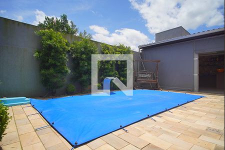 Casa à venda com 180m², 3 quartos e 3 vagas Casa à venda com 180m², 3 quartos e 3 vagasPiscina