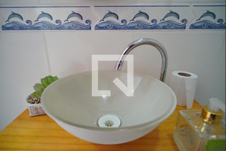 Casa à venda com 180m², 3 quartos e 3 vagas Casa à venda com 180m², 3 quartos e 3 vagasLavabo