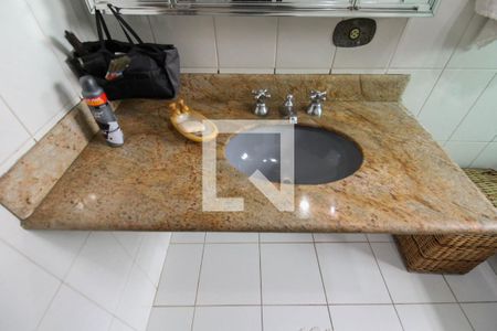 Casa à venda com 300m², 3 quartos e 4 vagasBanheiro Social 1