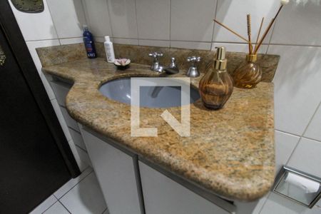 Casa à venda com 300m², 3 quartos e 4 vagasBanheiro Social 2