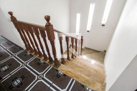 Casa à venda com 300m², 3 quartos e 4 vagasEscada