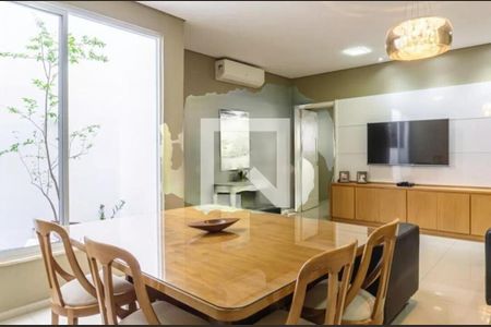 Casa à venda com 5 quartos, 320m² em Brás, São Paulo