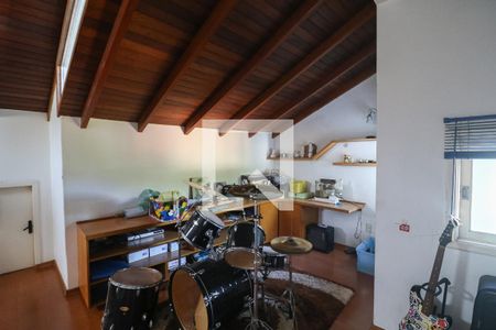 Casa à venda com 243m², 3 quartos e 3 vagasTerraço
