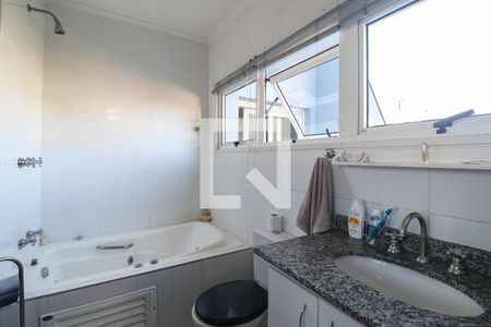 Casa à venda com 243m², 3 quartos e 3 vagasBanheiro da Suíte