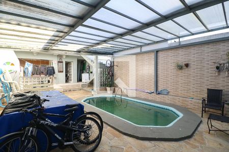 Casa à venda com 243m², 3 quartos e 3 vagasPiscina Coberta