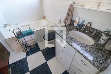 Casa à venda com 243m², 3 quartos e 3 vagasBanheiro da Suíte