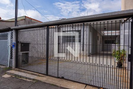 Casa para alugar com 80m², 2 quartos e 3 vagas Casa para alugar com 80m², 2 quartos e 3 vagasFachada