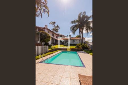 Casa à venda com 299m², 3 quartos e 4 vagas Casa à venda com 299m², 3 quartos e 4 vagasÁrea comum - Piscina