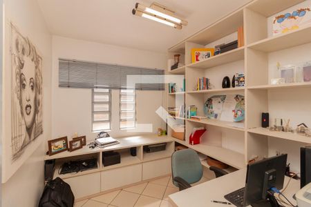 Casa à venda com 299m², 3 quartos e 4 vagas Casa à venda com 299m², 3 quartos e 4 vagasEscritório