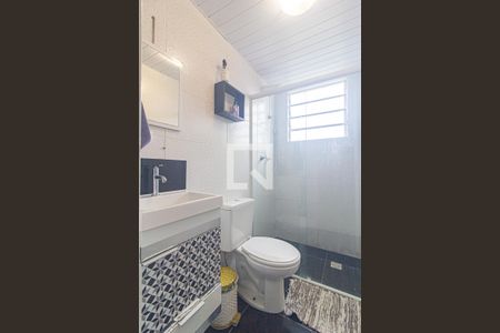 Banheiro de apartamento para alugar com 2 quartos, 52m² em Santa Cândida, Curitiba