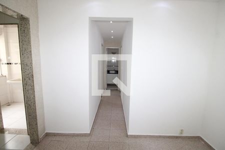 Corredor de apartamento para alugar com 2 quartos, 60m² em Irajá, Rio de Janeiro