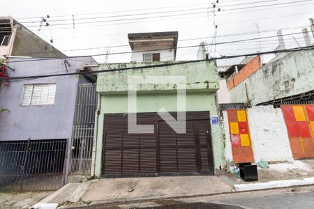 Casa para alugar com 115m², 3 quartos e 1 vaga Casa para alugar com 115m², 3 quartos e 1 vagaFachada