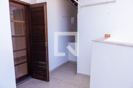Casa para alugar com 90m², 2 quartos e 1 vagaCorredor Lateral