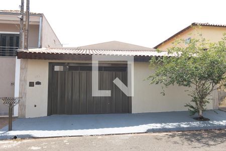 Casa para alugar com 200m², 3 quartos e 3 vagasFachada