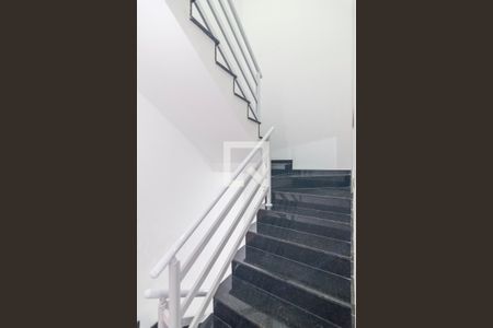 Casa para alugar com 154m², 2 quartos e 2 vagasEscada