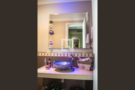 Casa à venda com 285m², 4 quartos e 4 vagasBanheiro 