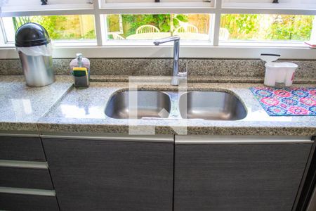 Casa à venda com 285m², 4 quartos e 4 vagasCozinha