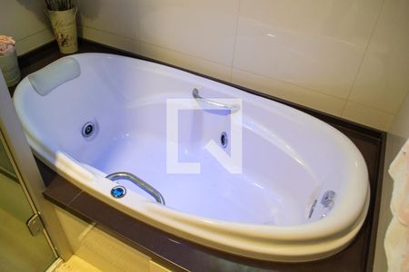 Casa à venda com 285m², 4 quartos e 4 vagasBanheiro Suite 1