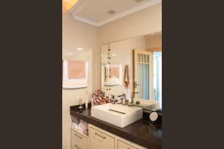 Casa à venda com 285m², 4 quartos e 4 vagasBanheiro Suite 1